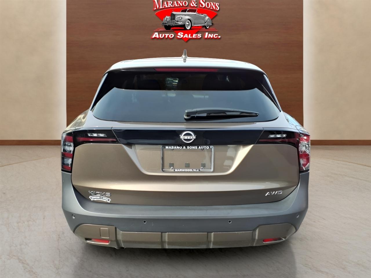 Nissan Kicks SV AWD 2025