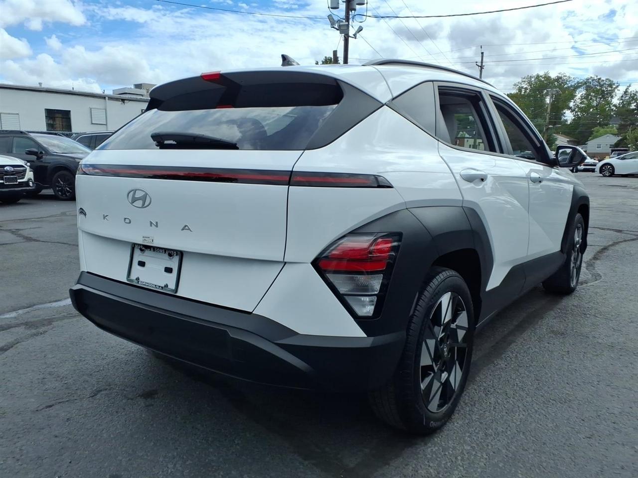 Hyundai Kona SEL FWD 2024