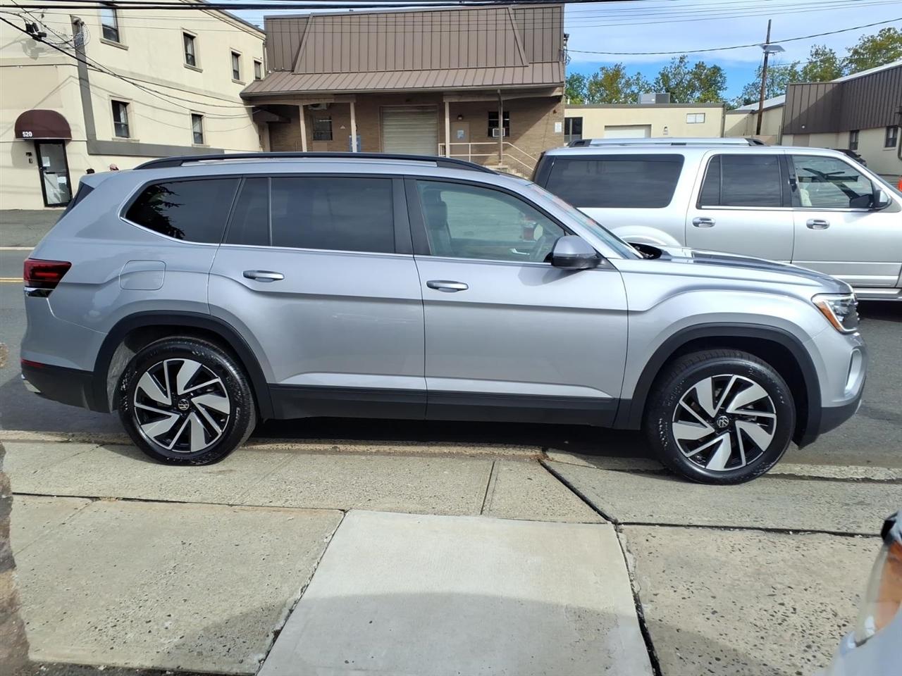 Volkswagen Atlas 2.0T SE w/Technology 4MOTION 2026