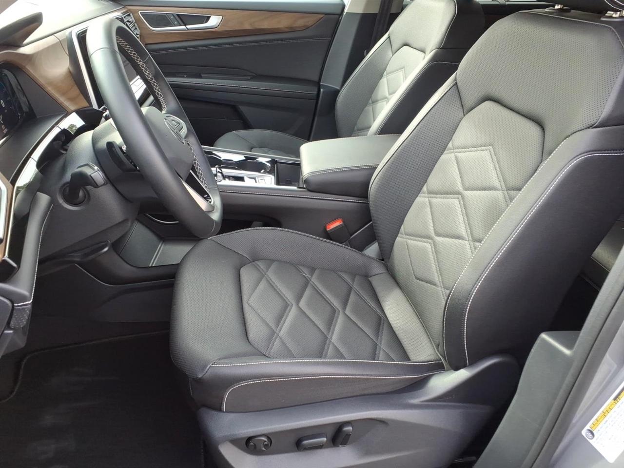 Volkswagen Atlas 2.0T SE w/Technology 4MOTION 2026