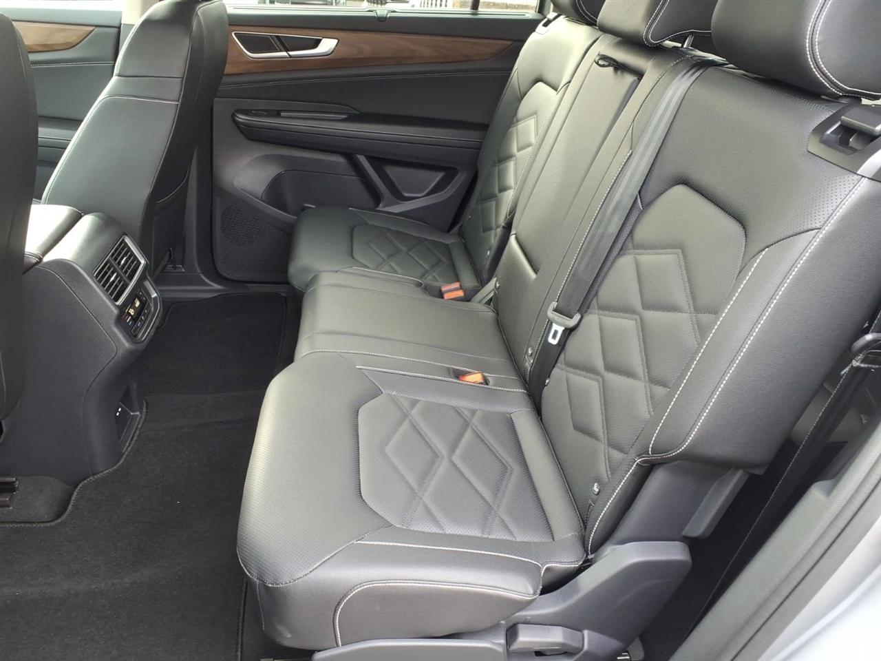 Volkswagen Atlas 2.0T SE w/Technology 4MOTION 2026