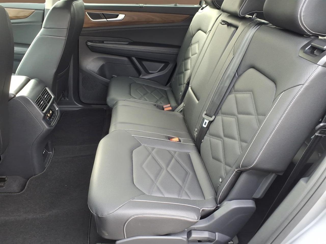 Volkswagen Atlas 2.0T SE w/Technology 4MOTION 2026