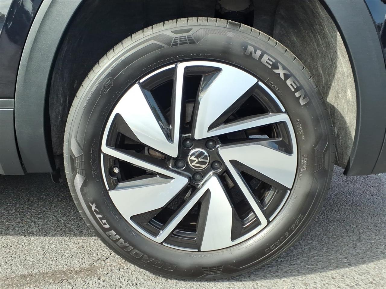 Volkswagen Atlas 2.0T SE w/Technology 4MOTION 2025
