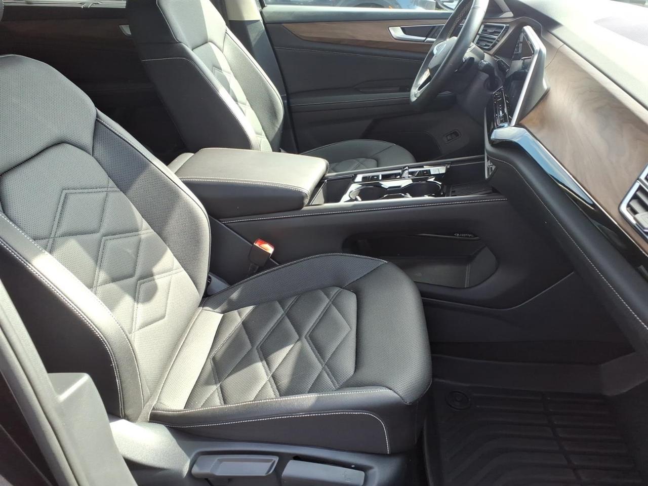 Volkswagen Atlas 2.0T SE w/Technology 4MOTION 2025