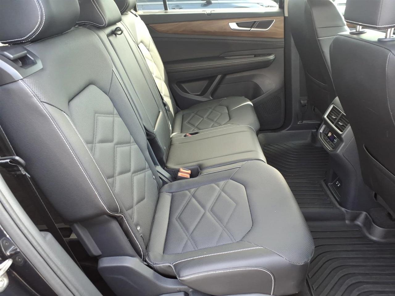 Volkswagen Atlas 2.0T SE w/Technology 4MOTION 2025