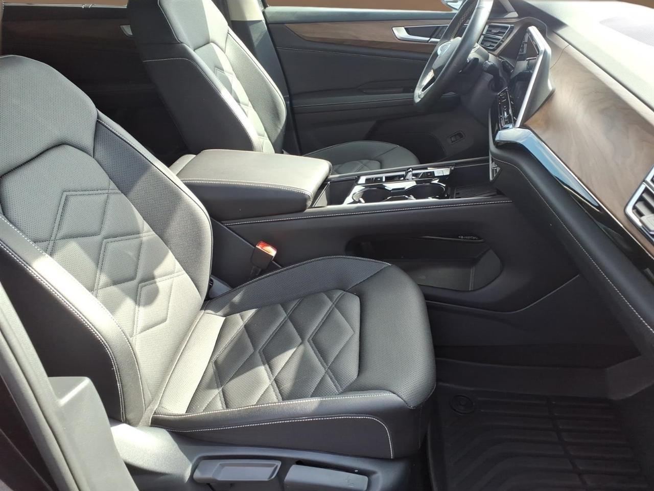 Volkswagen Atlas 2.0T SE w/Technology 4MOTION 2025