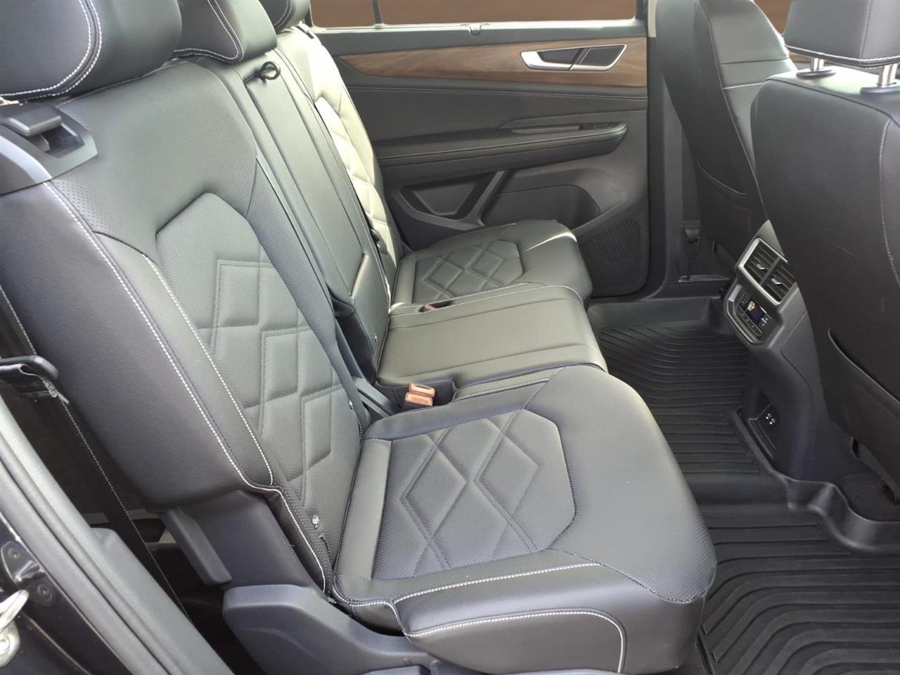 Volkswagen Atlas 2.0T SE w/Technology 4MOTION 2025