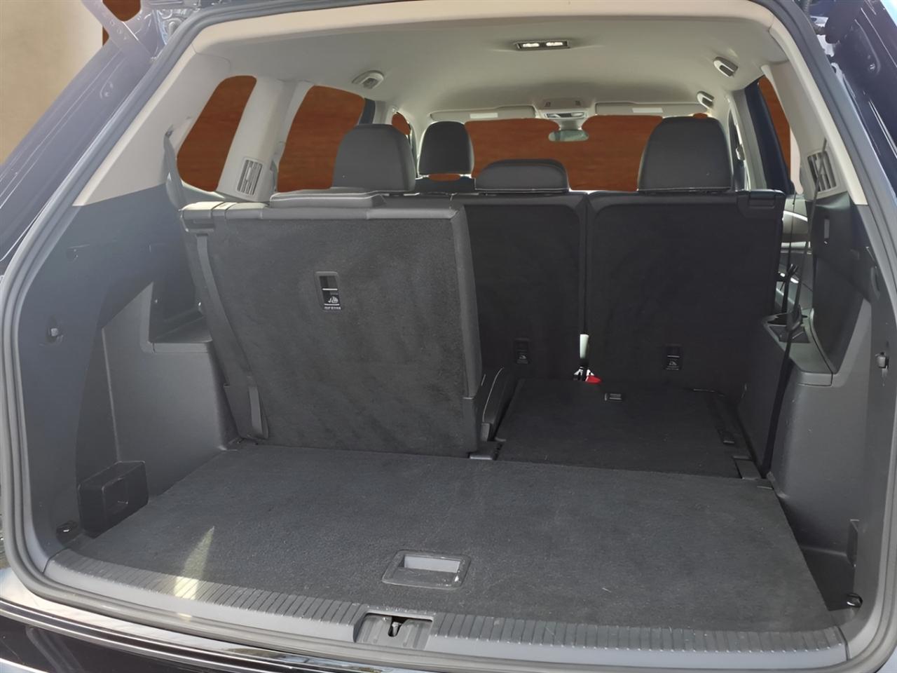 Volkswagen Atlas 2.0T SE w/Technology 4MOTION 2025