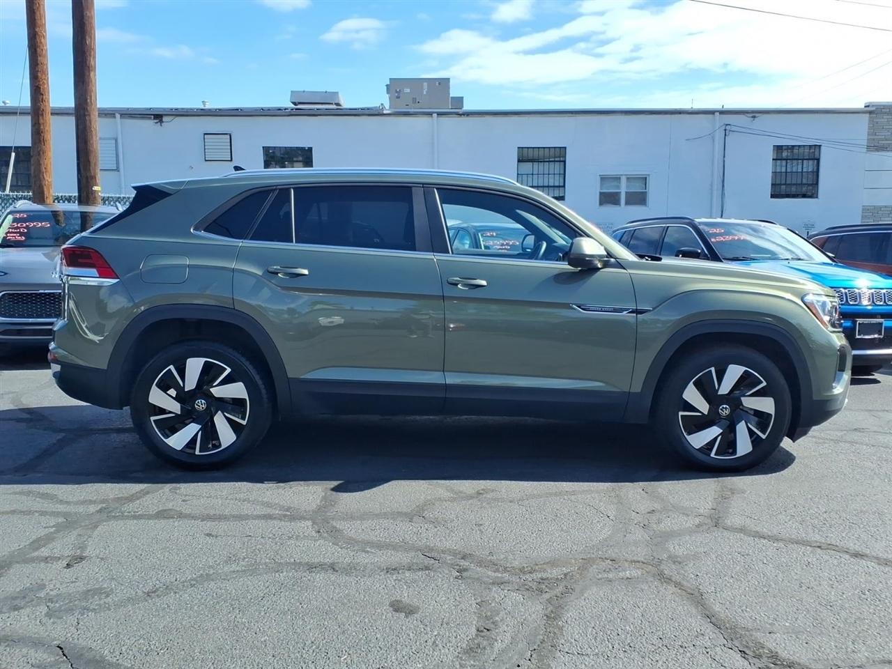 Volkswagen Atlas Cross Sport 2.0T SE w/Technology 4MOTION 2026