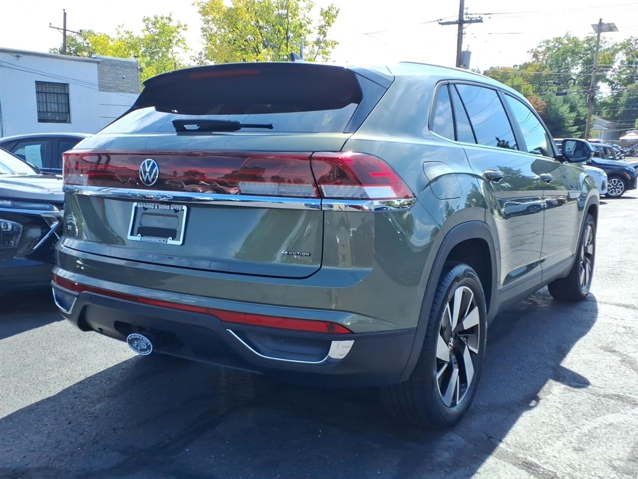 Volkswagen Atlas Cross Sport 2.0T SE w/Technology 4MOTION 2026