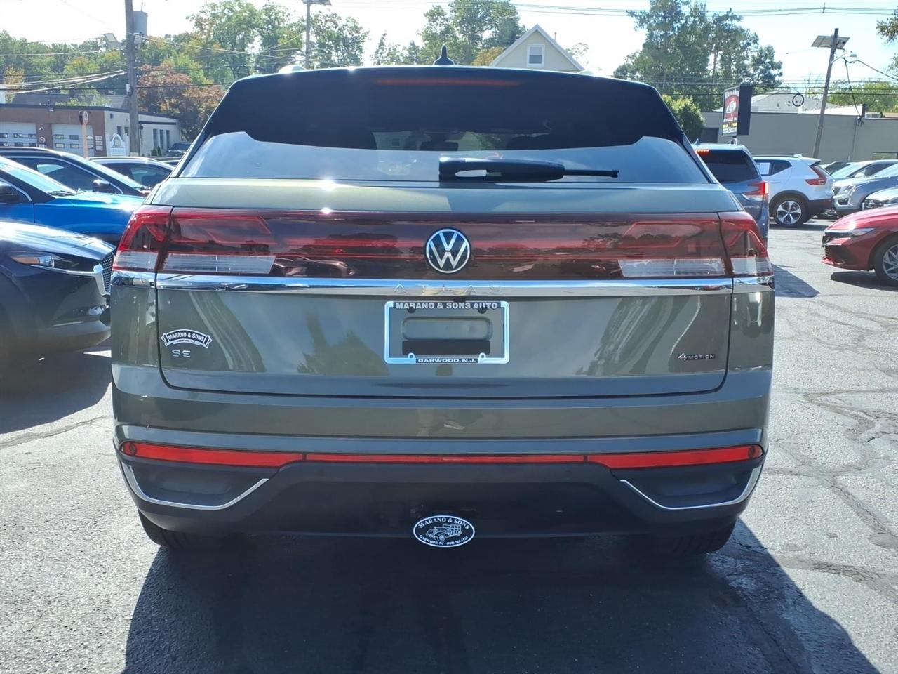 Volkswagen Atlas Cross Sport 2.0T SE w/Technology 4MOTION 2026