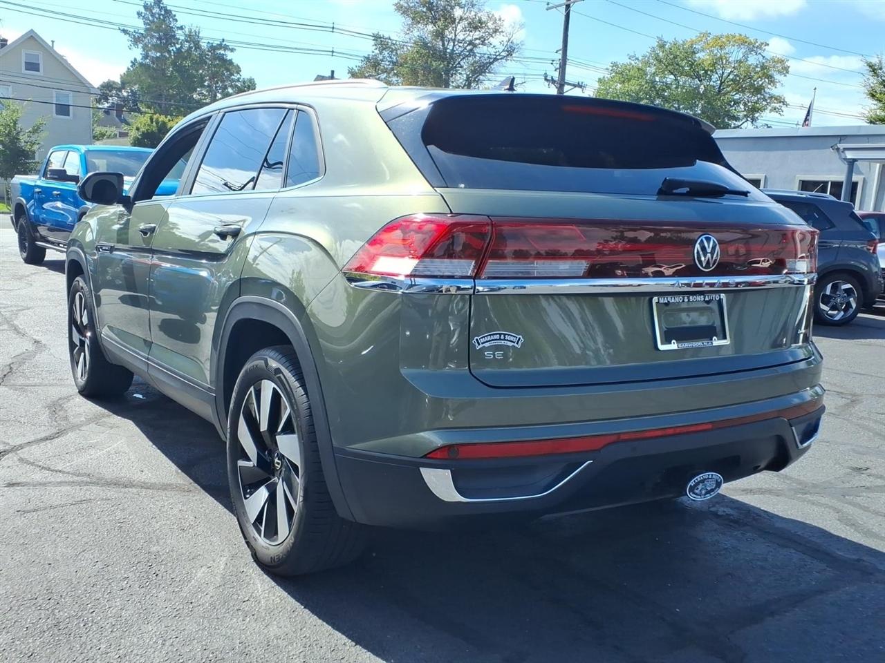 Volkswagen Atlas Cross Sport 2.0T SE w/Technology 4MOTION 2026