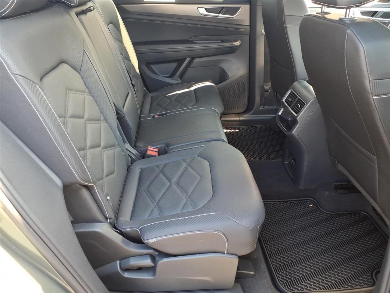 Volkswagen Atlas Cross Sport 2.0T SE w/Technology 4MOTION 2026