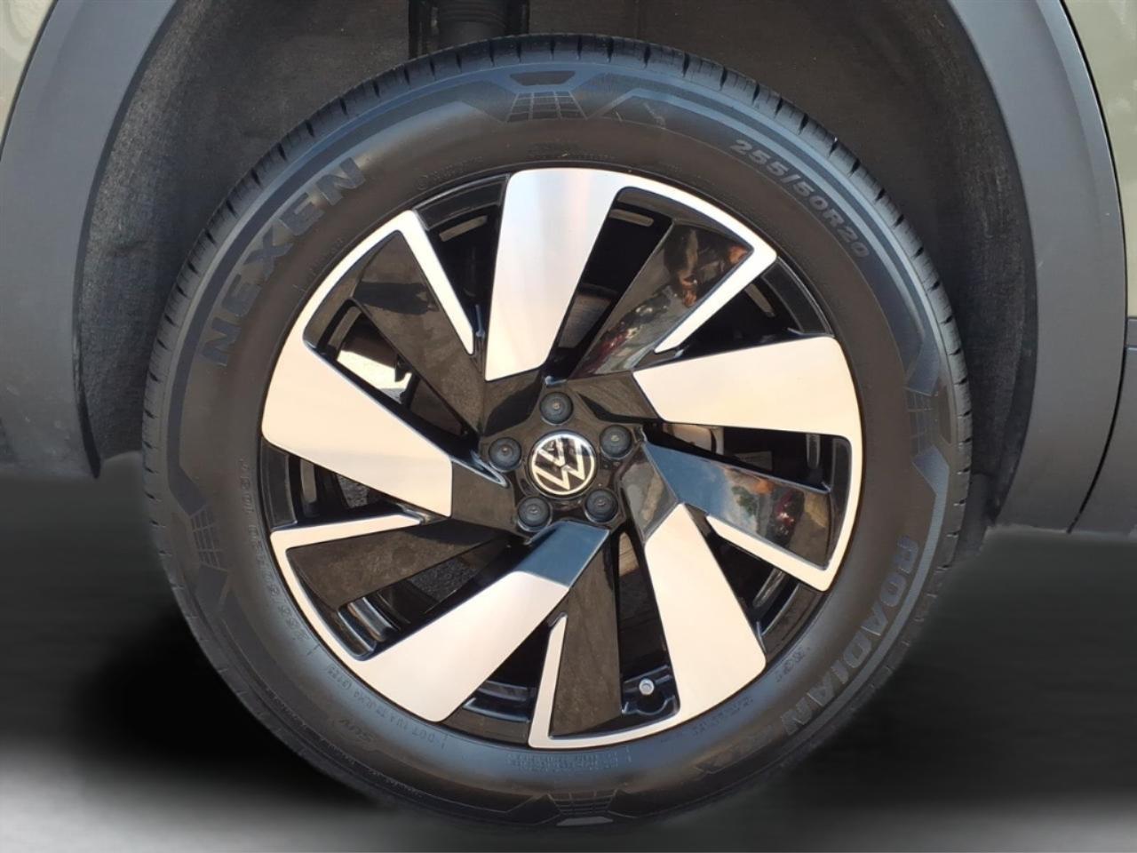 Volkswagen Atlas Cross Sport 2.0T SE w/Technology 4MOTION 2026