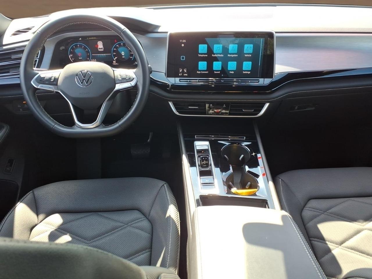 Volkswagen Atlas Cross Sport 2.0T SE w/Technology 4MOTION 2026