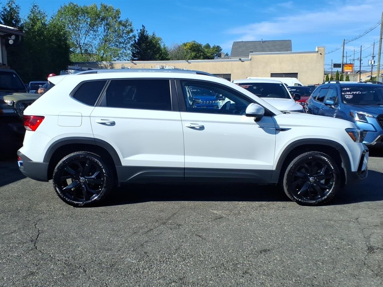 Volkswagen Taos SE FWD 2024