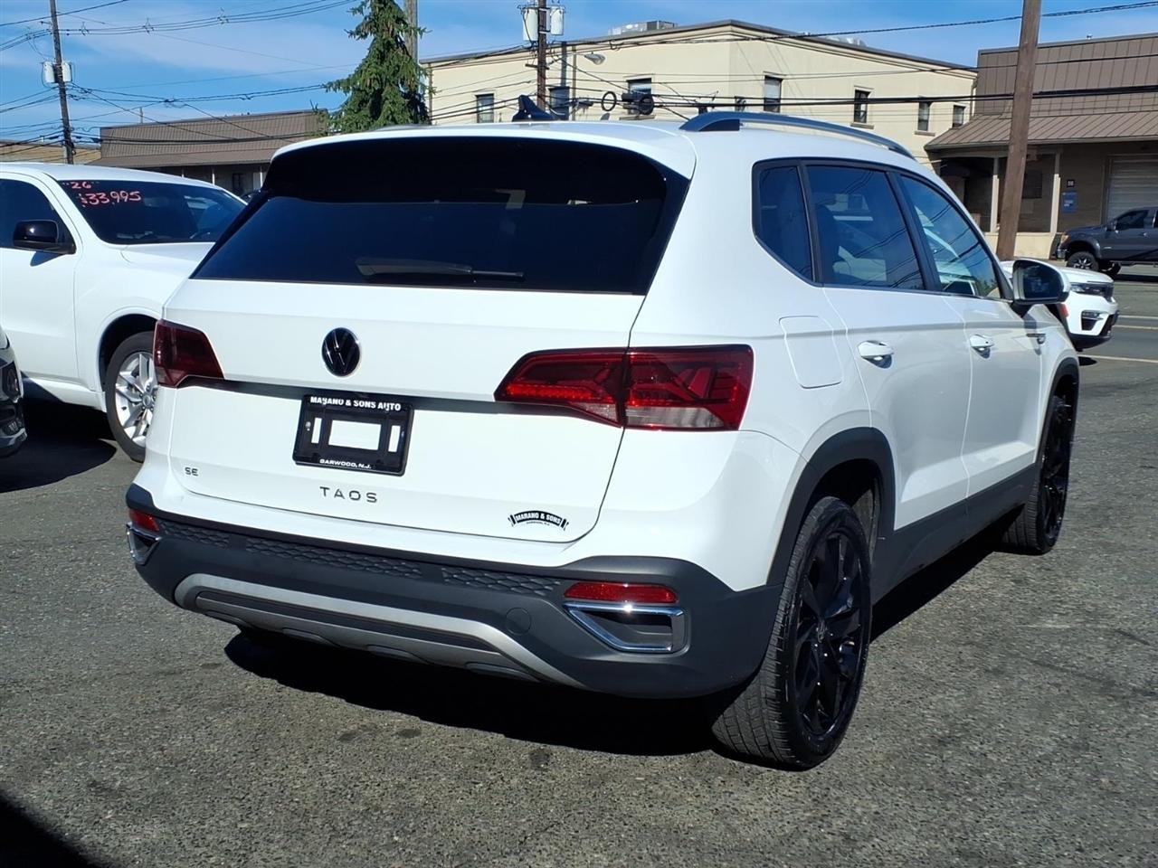 Volkswagen Taos SE FWD 2024