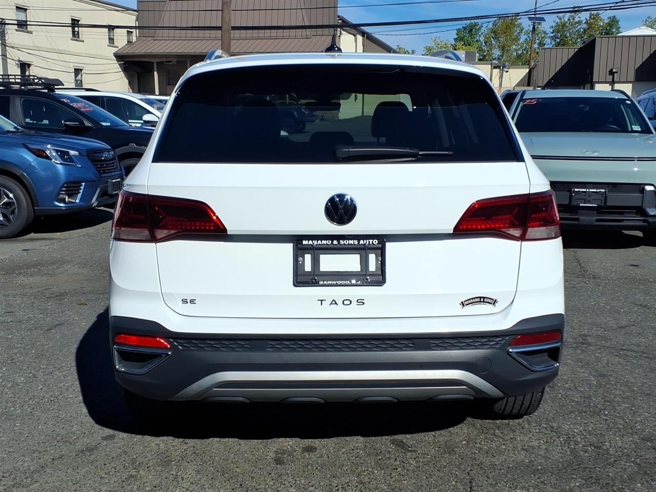 Volkswagen Taos SE FWD 2024