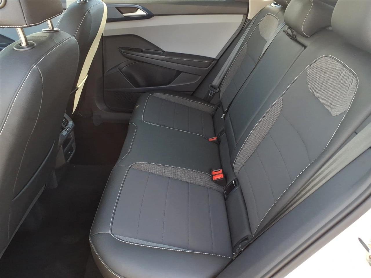 Volkswagen Taos SE FWD 2024