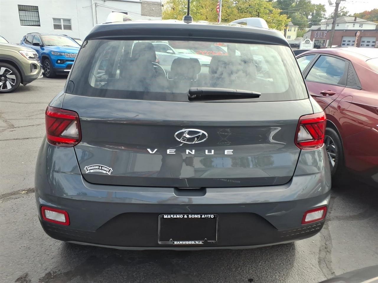 Hyundai Venue SEL FWD 2026