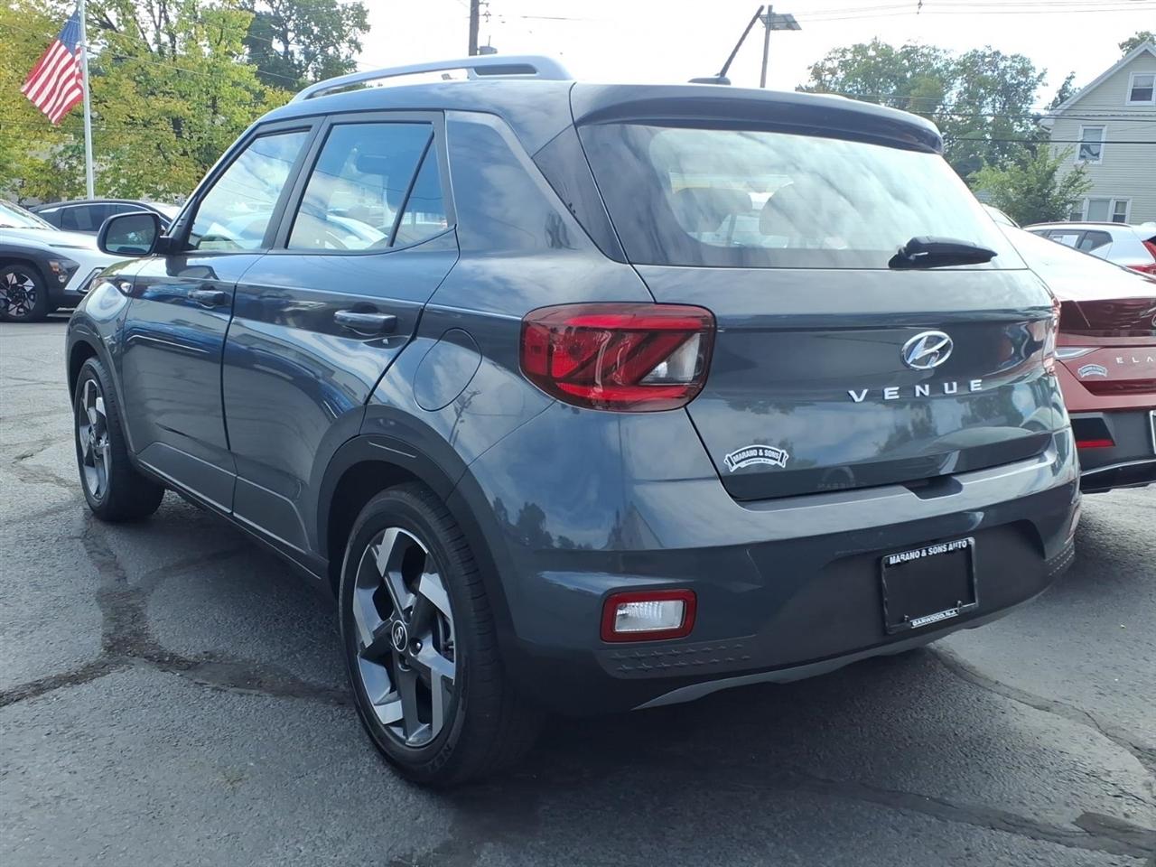 Hyundai Venue SEL FWD 2026
