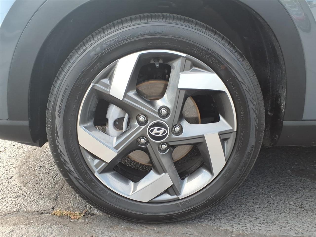 Hyundai Venue SEL FWD 2026