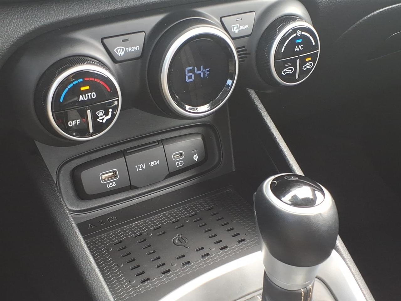 Hyundai Venue SEL FWD 2026