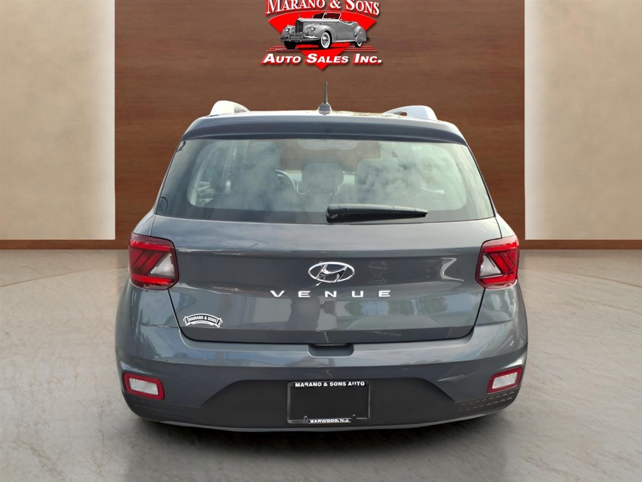 Hyundai Venue SEL FWD 2026