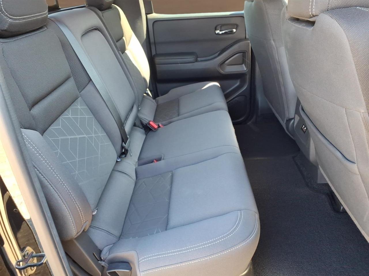 Nissan Frontier Crew Cab 4x4 SV 2026