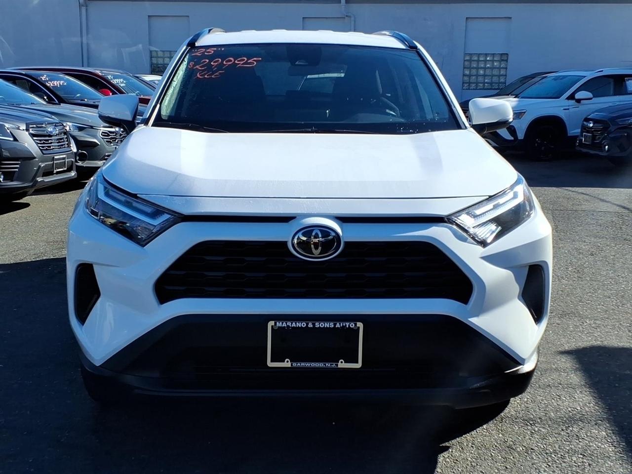 Toyota RAV4 XLE FWD (Natl) 2025