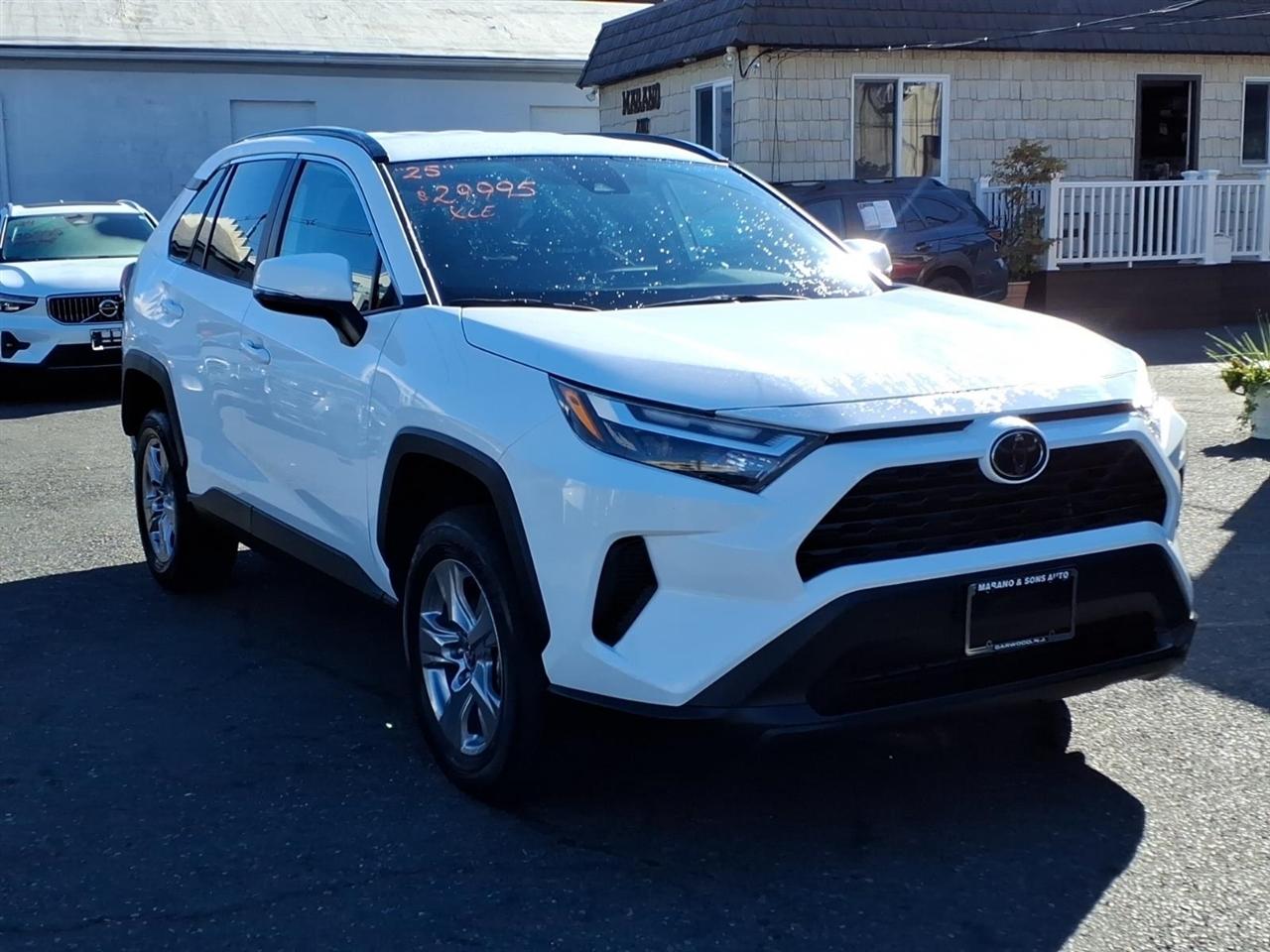 Toyota RAV4 XLE FWD (Natl) 2025