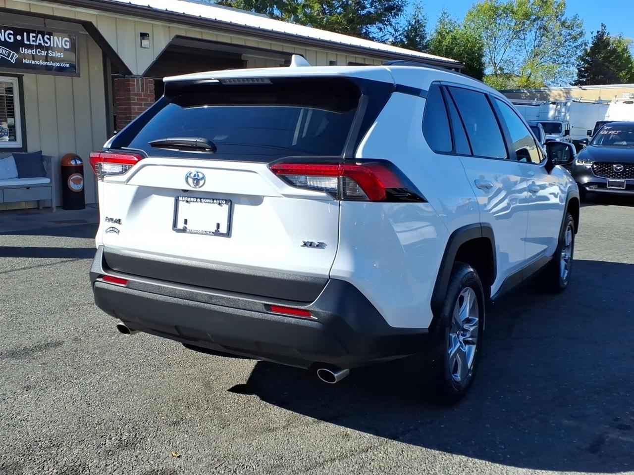 Toyota RAV4 XLE FWD (Natl) 2025