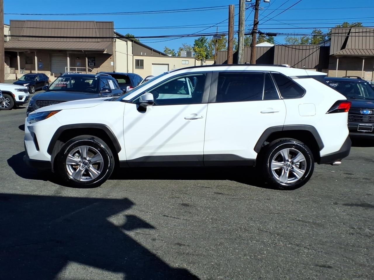 Toyota RAV4 XLE FWD (Natl) 2025