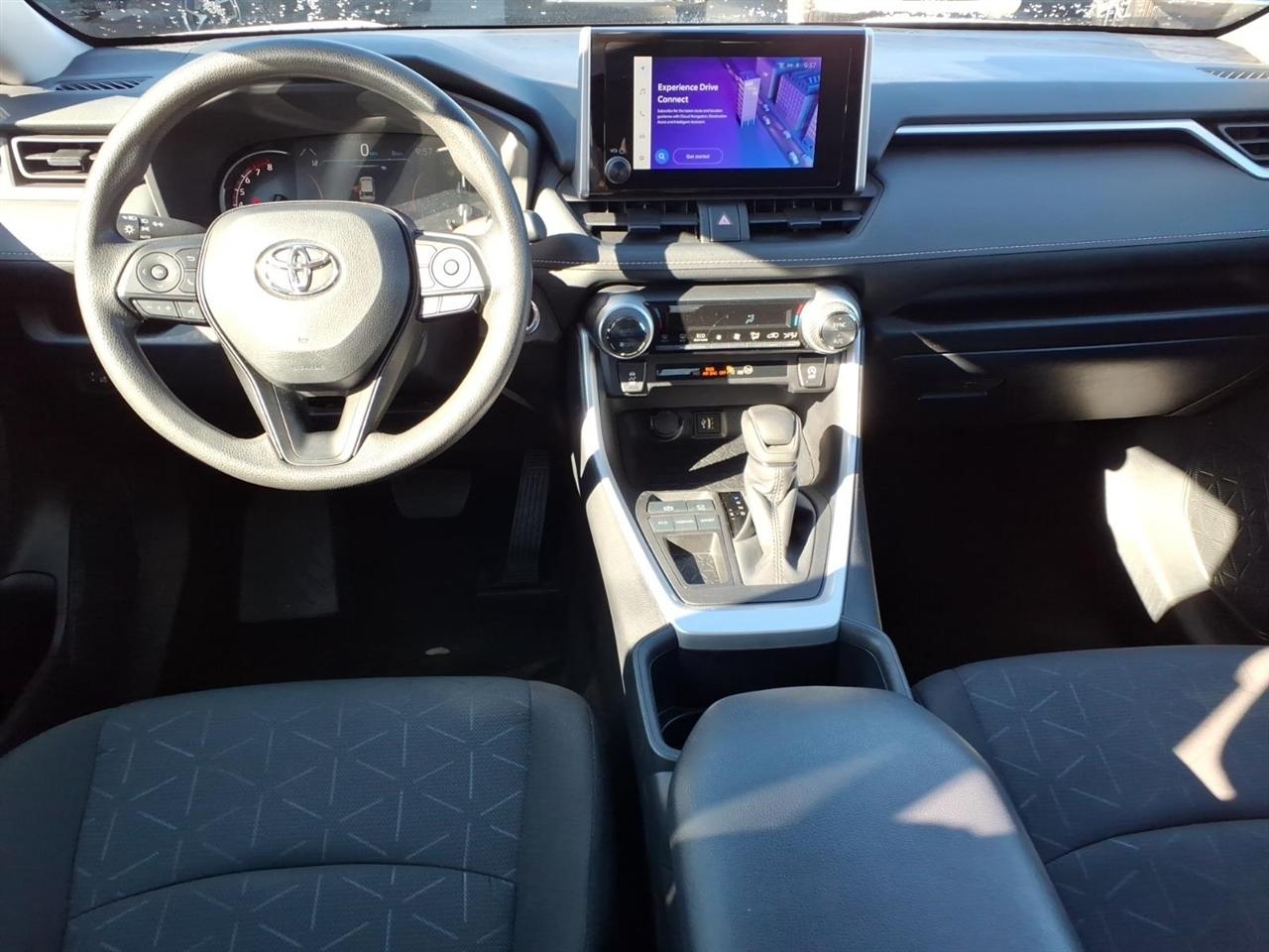 Toyota RAV4 XLE FWD (Natl) 2025