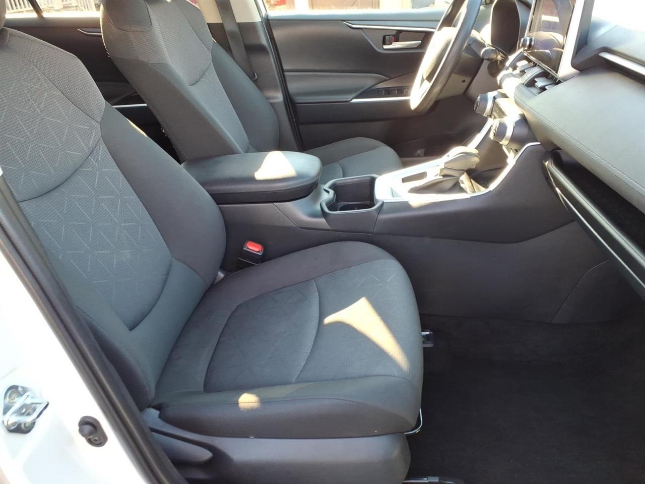 Toyota RAV4 XLE FWD (Natl) 2025
