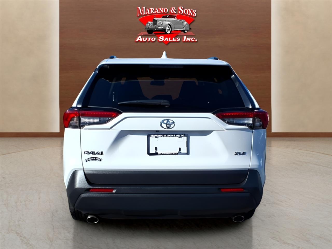 Toyota RAV4 XLE FWD (Natl) 2025