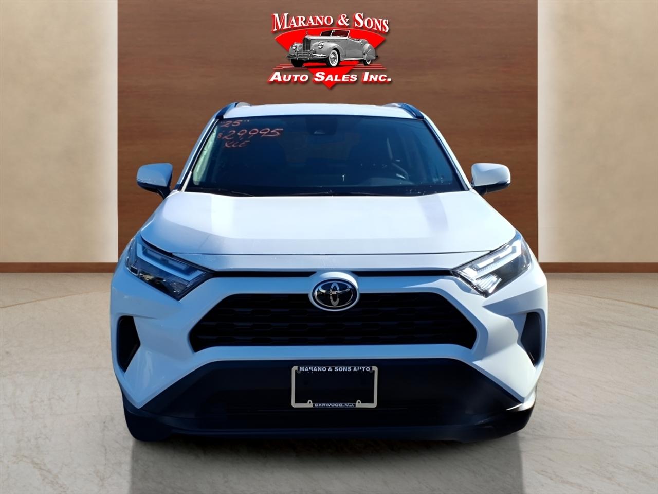 Toyota RAV4 XLE FWD (Natl) 2025
