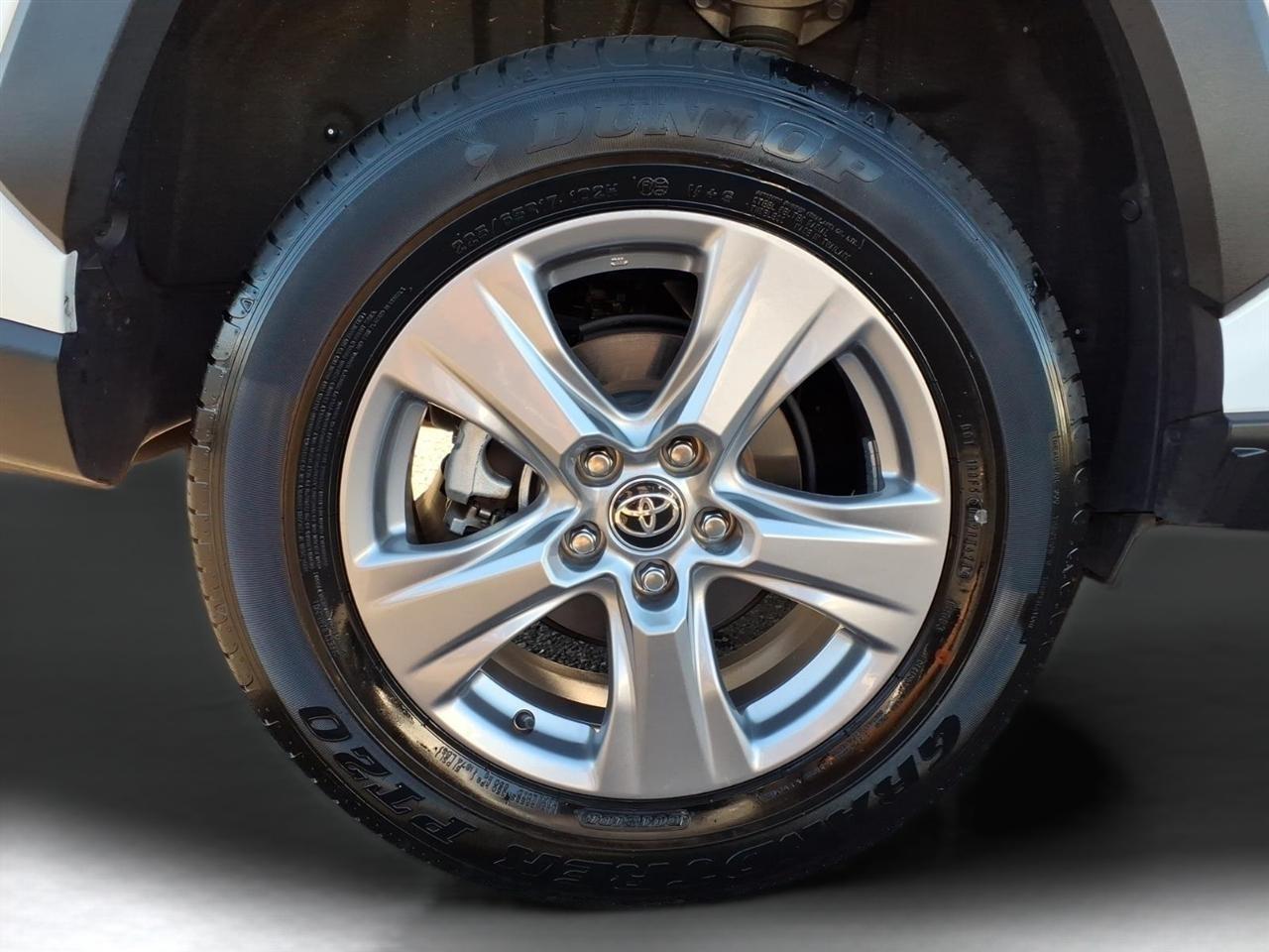 Toyota RAV4 XLE FWD (Natl) 2025