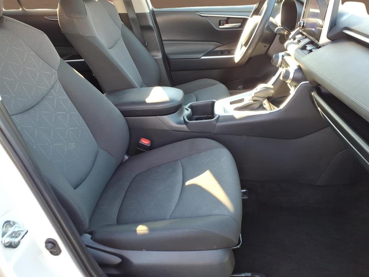 Toyota RAV4 XLE FWD (Natl) 2025