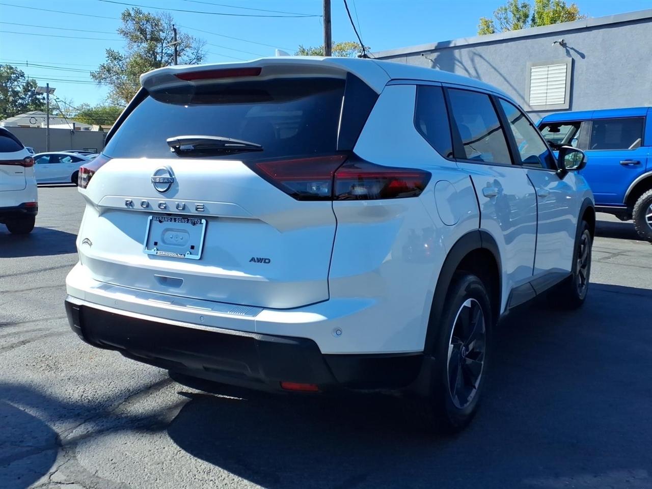 Nissan Rogue AWD SV *Ltd Avail* 2026