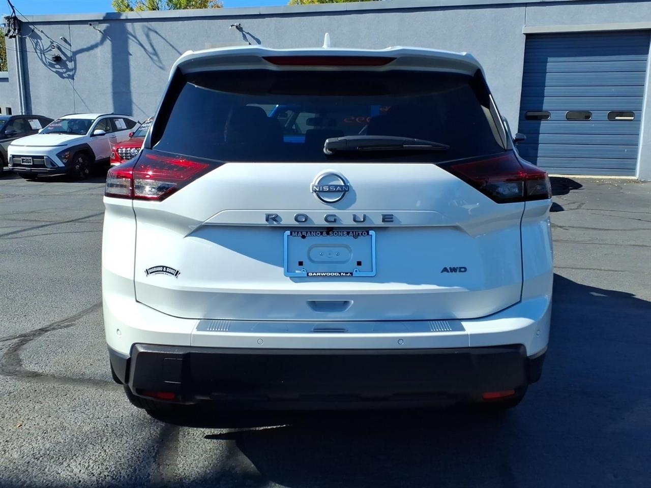 Nissan Rogue AWD SV *Ltd Avail* 2026