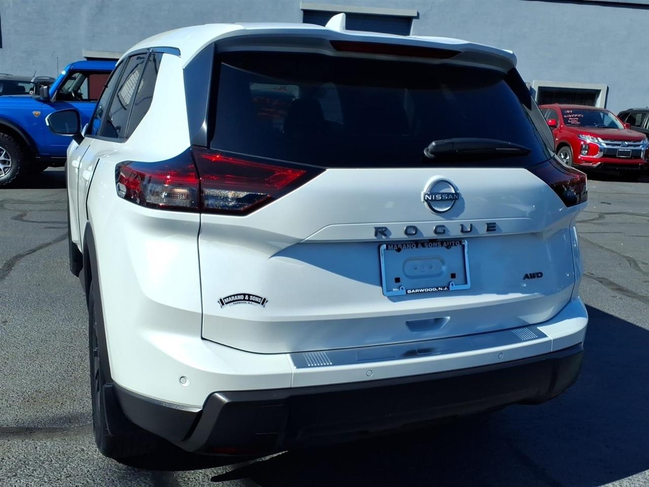 Nissan Rogue AWD SV *Ltd Avail* 2026
