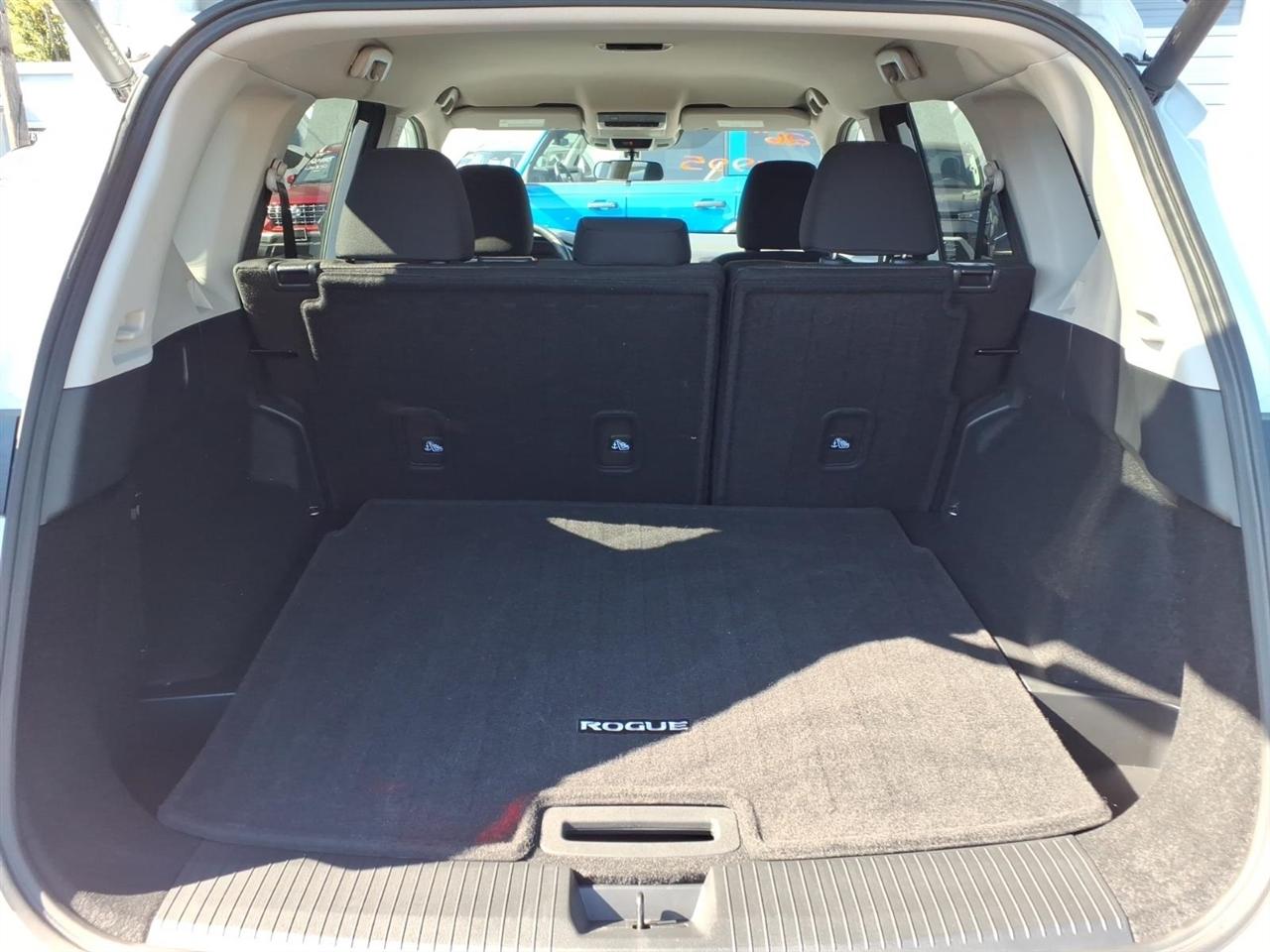 Nissan Rogue AWD SV *Ltd Avail* 2026