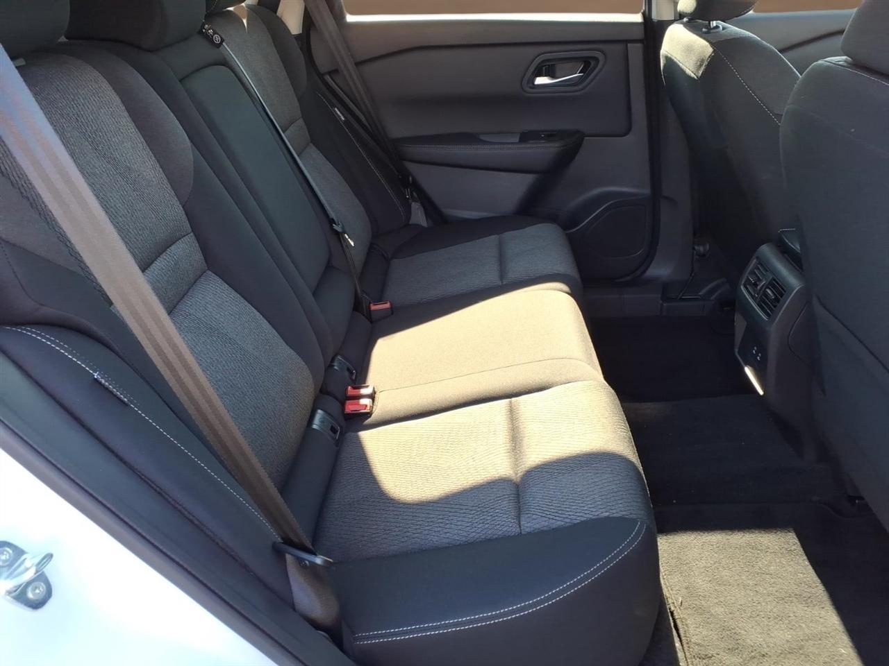 Nissan Rogue AWD SV *Ltd Avail* 2026