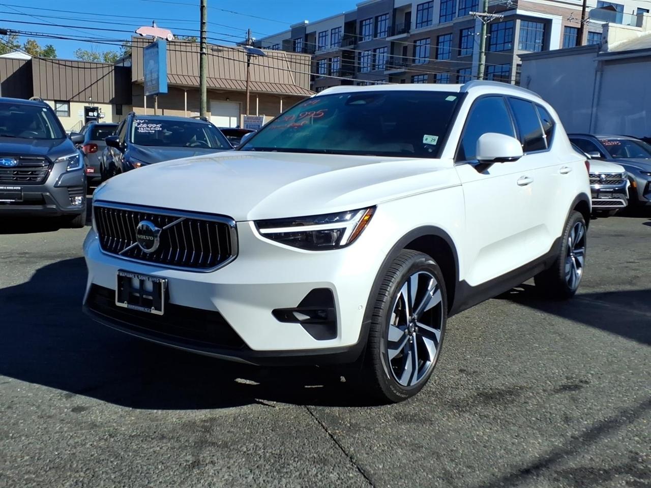Volvo XC40 B5 AWD Ultimate Bright Theme 2024