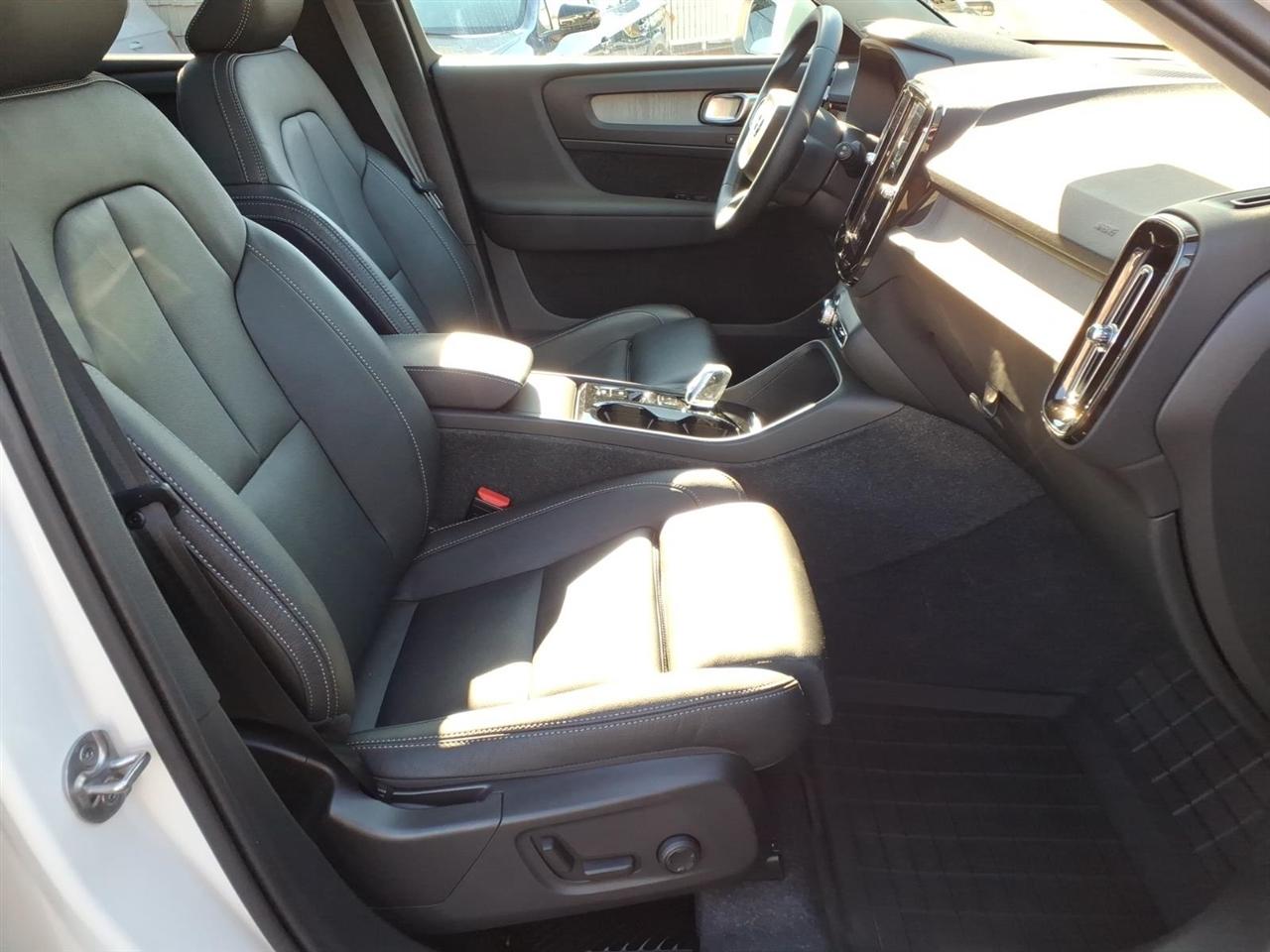 Volvo XC40 B5 AWD Ultimate Bright Theme 2024