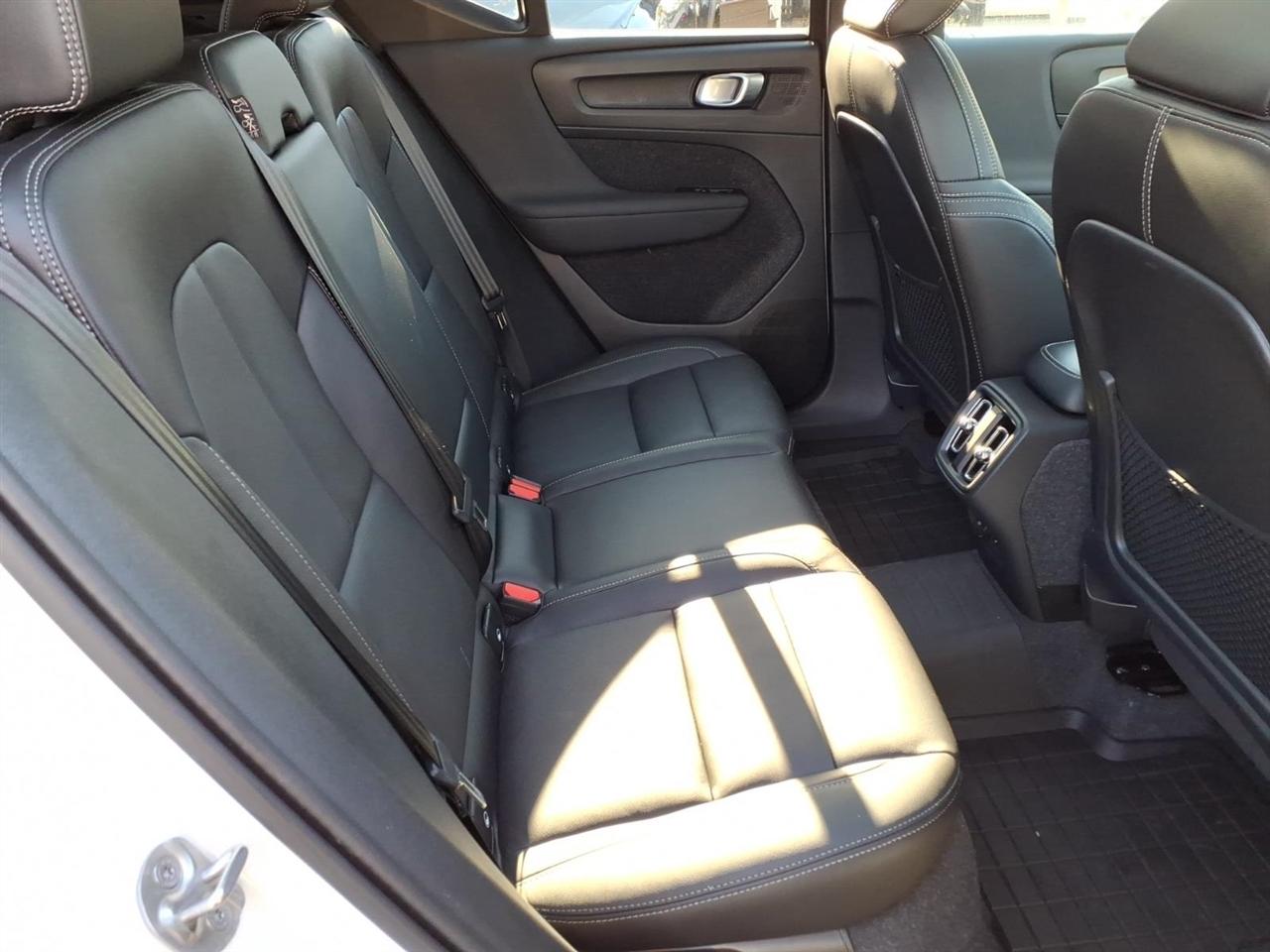 Volvo XC40 B5 AWD Ultimate Bright Theme 2024