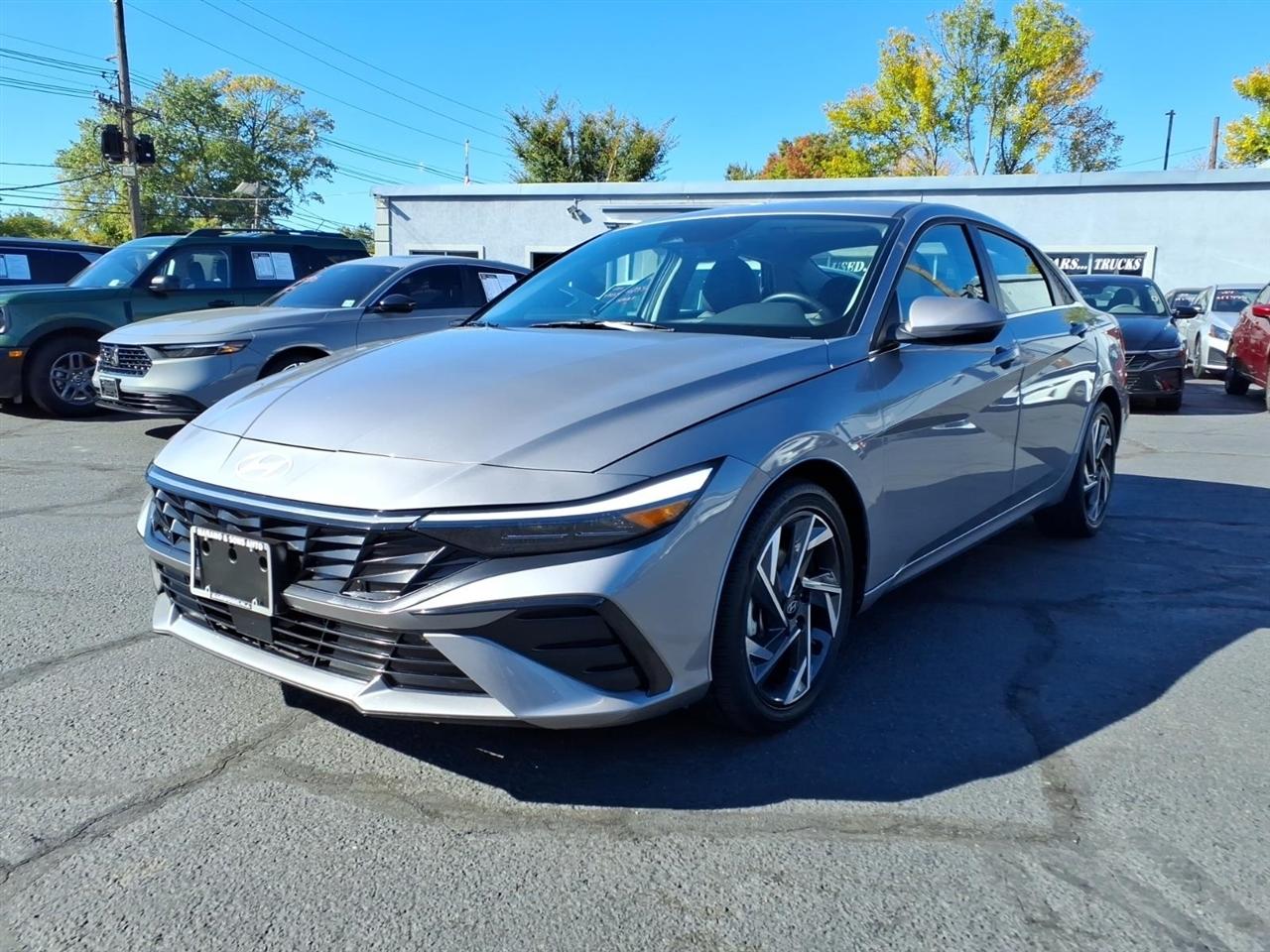 Hyundai Elantra Hybrid Limited DCT 2025