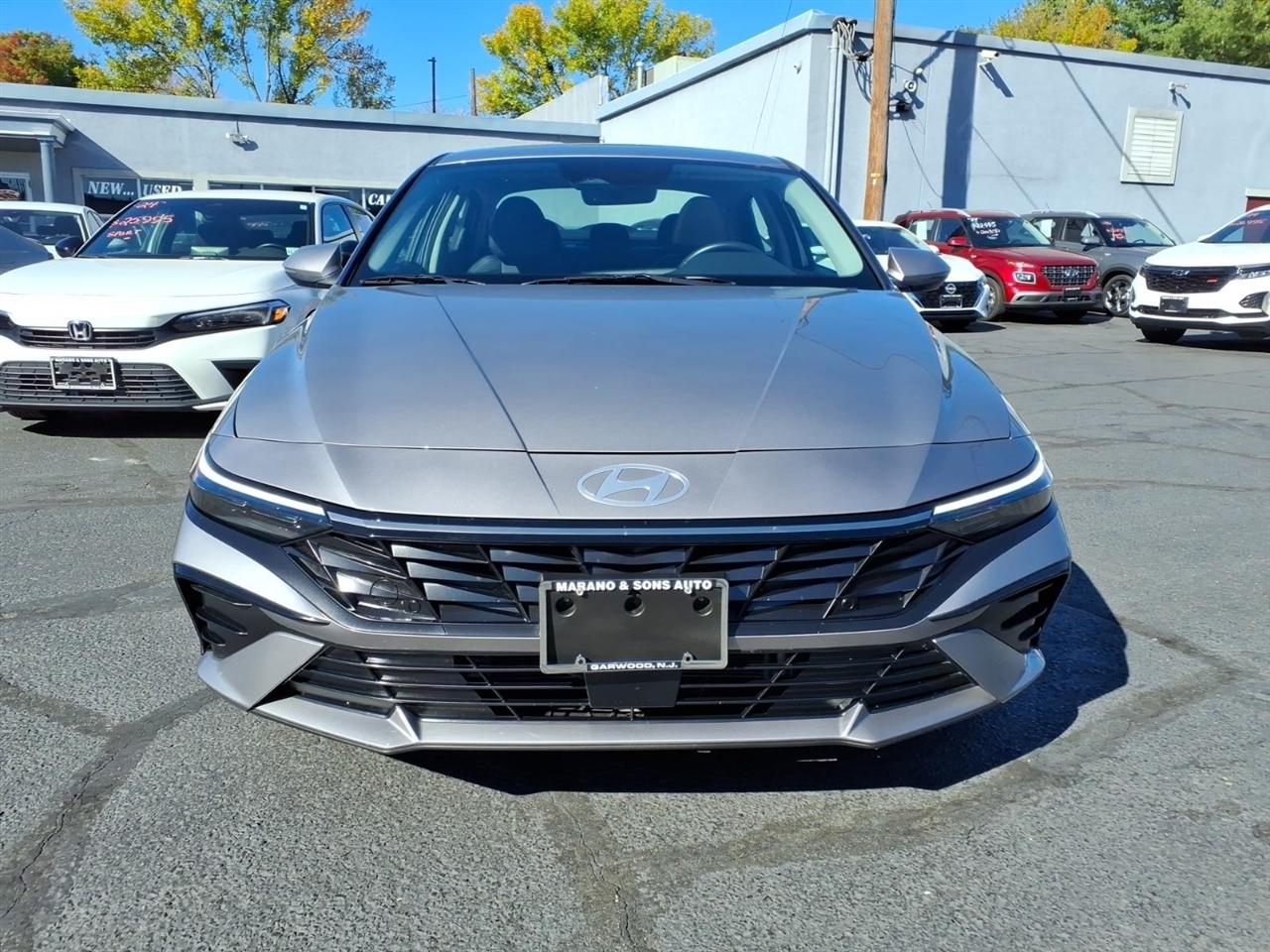 Hyundai Elantra Hybrid Limited DCT 2025