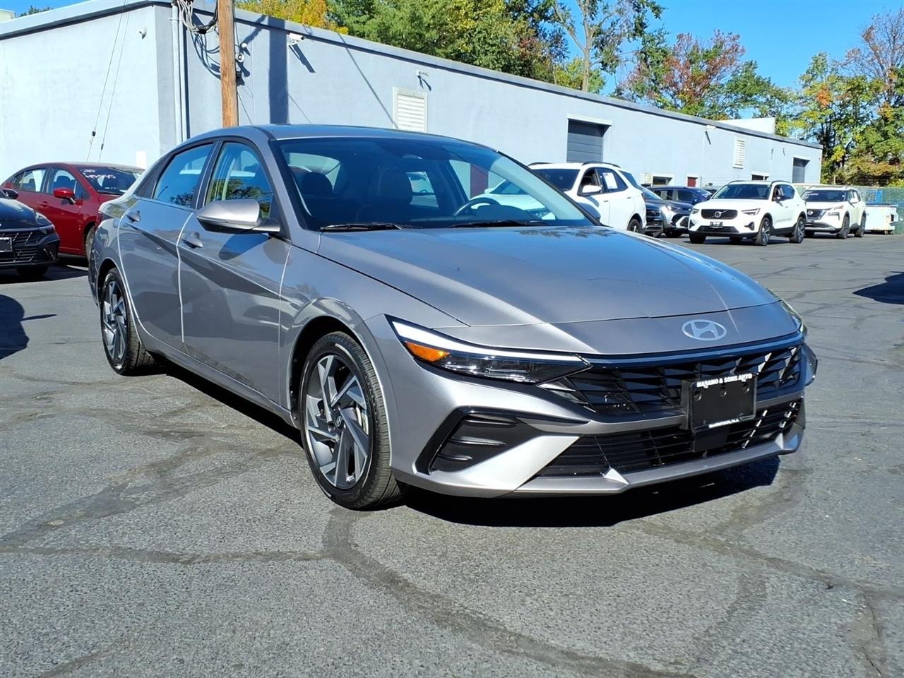 Hyundai Elantra Hybrid Limited DCT 2025